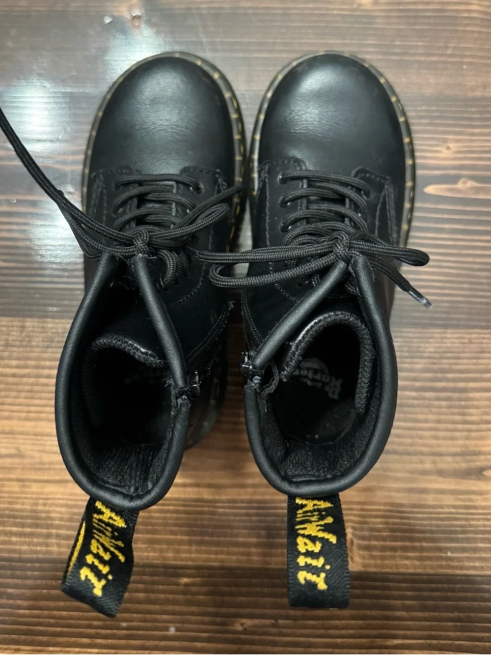Dr. Martens Zavala Unisex Kids Black Leather Combat Boots with Side‎ Zip Size 10